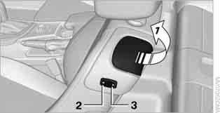 Ursprüngliche Position Taste hinten 3 so lange drücken, bis der Sitz in seiner vorherigen Position automatisch anhält, und Lehne zurückklappen.