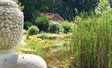 Das Tagungszentrum umfasst neben dem Haupthaus zwei kleine Fachwerkkotten und eine Remise, die sich um einen idyllischen Innenhof gruppieren, der im Sommer zum Essen und Spielen einlädt.