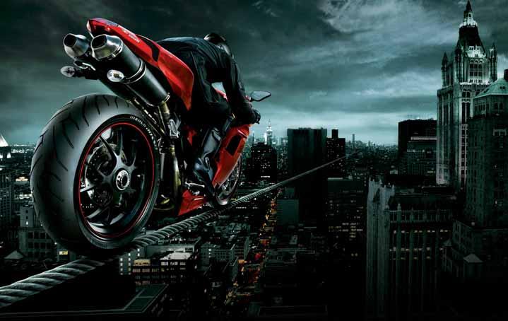 STREET - SUPERSPORT Der Diablo Rosso mit EPT-Technologie aus der Superbike WM (exklusiver Reifenausrüster seit 2003) die EPT Technologie vergrößert die Aufstandsfläche für verbesserten Grip die