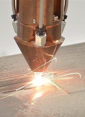 Zusammenfassung Aufschweißen eines pulverförmigen Zusatzwerkstoffes Titanlegierungen beim Laser-Pulver-Auftragschweißen Zusätzliche Schutzgasdüsen verwendbar Höchste Flexibilität mit 3-Strahl-Düse