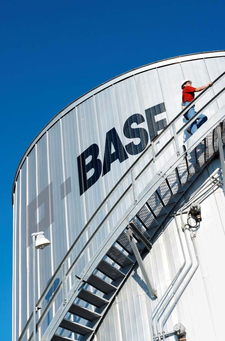 BASF heute - The Chemical Company Daten & Fakten Das weltweit führende Chemieunternehmen - Umsatz 2012: 72,1 Mrd. - EBIT vor Sondereinflüssen 2012: 6,6 Mrd. - Mehr als 110.