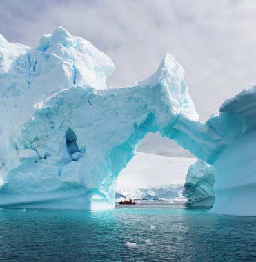 1 Eselspinguine 2 Ausflug im Tenderboot, umgeben von Eisbergen 3 Walbeobachtung von Deck 4 Krabbenfresserrobbe bei Half Moon Island 5 Unvergessliche Erlebnisse auf Anlandungen 3 DOMINIC BARRINGTON 2