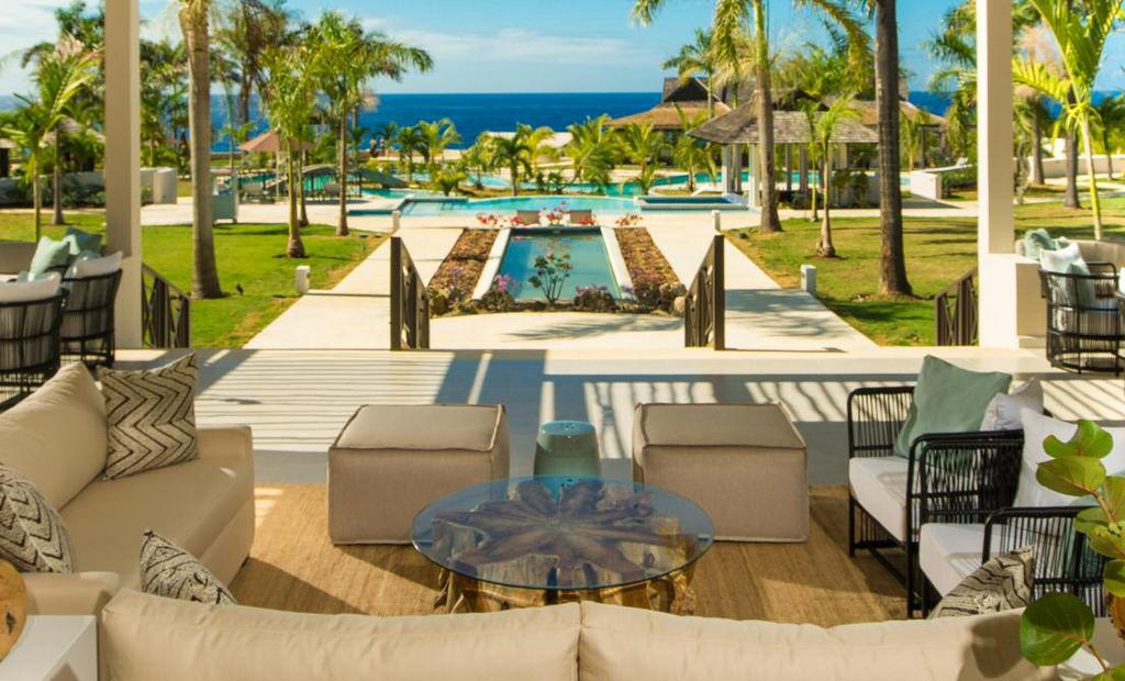 Jamaika, Negril The Cliff***** Das elegante Hotel ist ideal für Menschen die Wert auf Privatsphäre und Ruhe legen Das 5 Sterne Haus ist ruhig, auf den Klippen mit Blick auf
