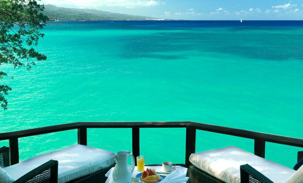 Jamaika, Ocho Rios Jamaica Inn***** Das kleine Hotel mit nur 48 Suiten und verschieden Bungalows und Cottages liegt direkt am wunderschönen Sandstrand.