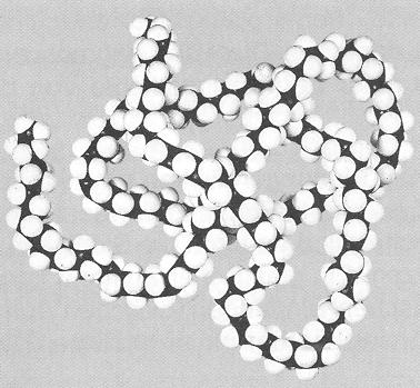 14 3 Struktur und Eigenschaften von Polyethylen 3.1 Struktur Polyethylen besitzt von allen Kunststoffen die einfachste chemische Struktur. Das Kalottenmodell eines Polyethylenmakromoleküls in Abb.
