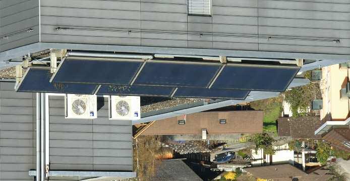 2.4 Flachdächer Bei Flachdächern (bis 3 Neigung) sind flach montierte und aufgeständerte Solaranlagen baubewilligungsfrei, wenn sie