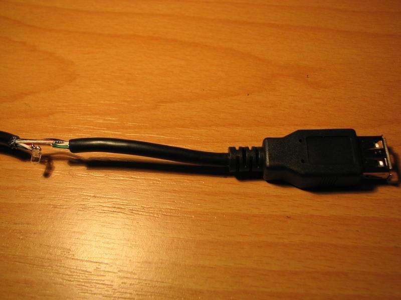 verlöten- damit sind D+ und D- an USB gebrückt (Normalbeschaltung- für sehr viele Geräte
