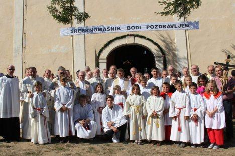 Ob zaključku slovesnosti hajal v lepi romarski so dekanu Janku Krištofu izrekli cerkvi na Humcu. Že čestitke različni javni predstavniki.