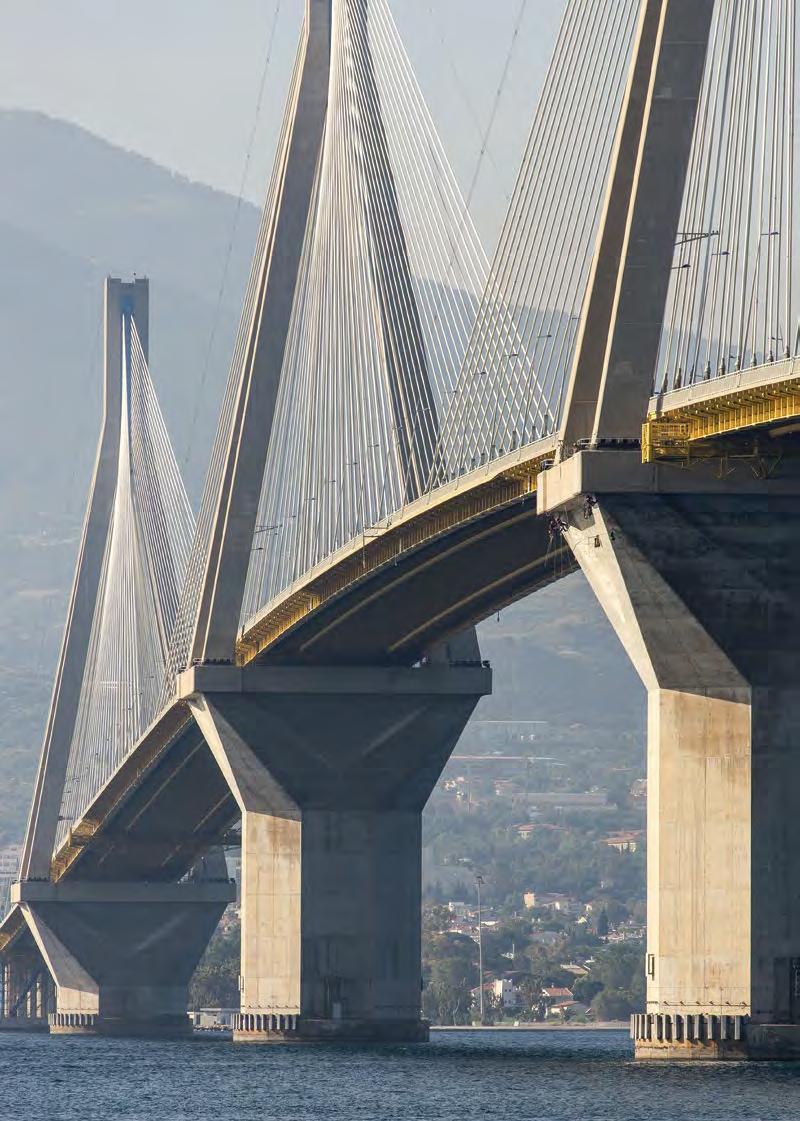 112 Anschlageinrichtungen Inspection works on the Rion Antirion Bridge, Greece. Petzl / vuedici.