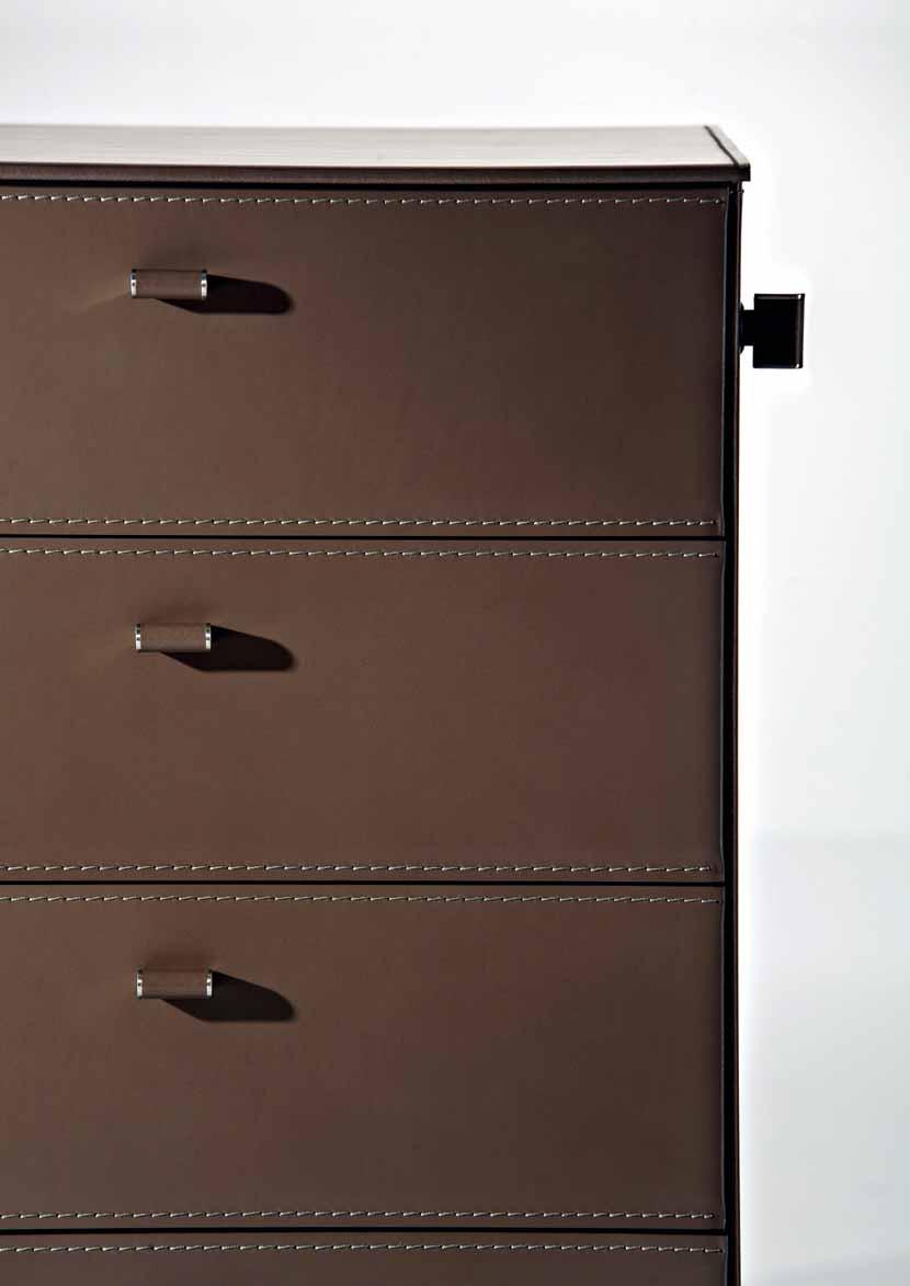 Cabinet 312 10 Desks with leather top, legs in leather-covered steel or in chrome-plated, satin-fi nish steel.