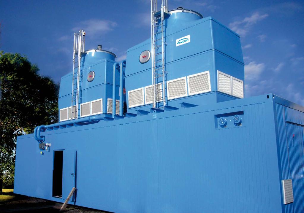 Container-Kaltwasseranlage. Zwei Kühltürme VENTUM Compact 900, wassergekühlter QUANTUM mit einem Verdichter, Pumpenanlage und Steuerung. Kühlleistung der Anlage 2.100 kw.