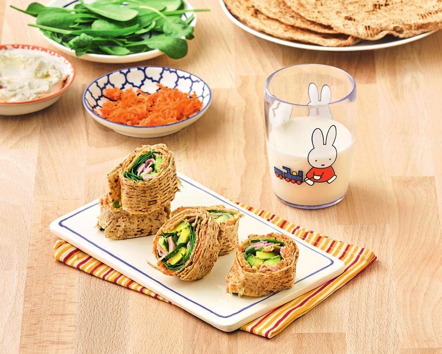 Wraps mit Möhren-Frischkäse-Creme, gekochtem Schinken und Avocado Möhren liefern Kleinkindern viel Carotin. Daraus stellt der Körper Vitamin A her. Es ist unter anderem wichtig für die Augen.