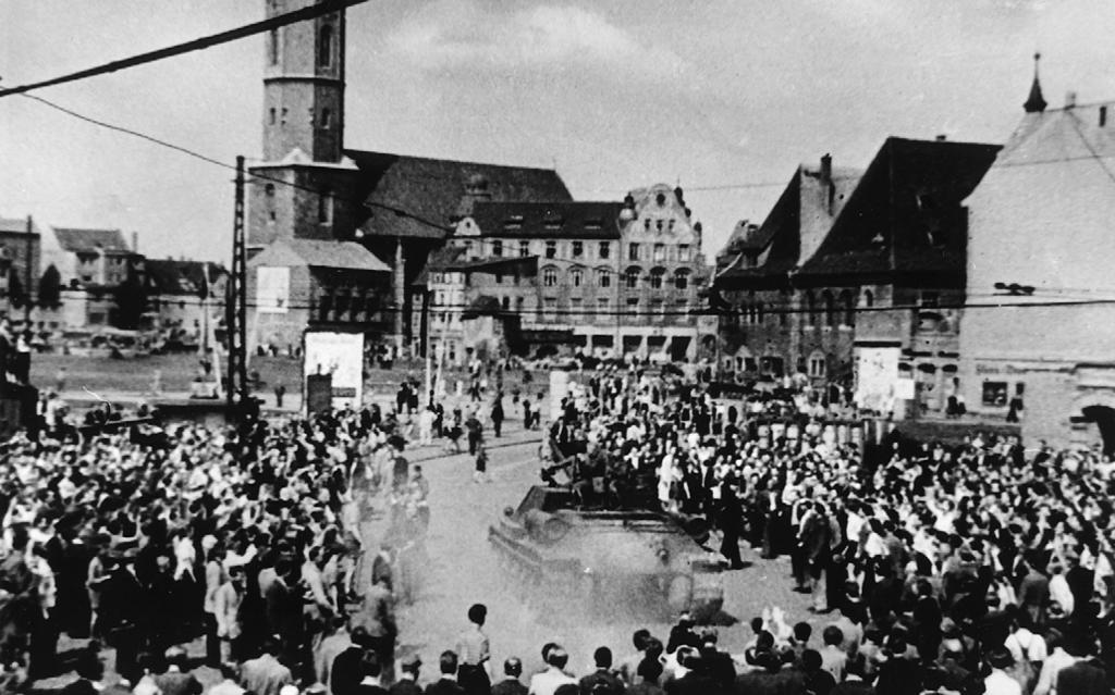 Udo Scheer Am 17. Juni 1953 rücken sowjetische Panzer in das Stadtzentrum Jenas vor.