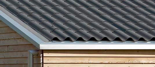 Sein geringes Gewicht ermöglicht nicht nur eine günstige Dachkonstruktion, sondern ist deshalb auch für Sanierungen besonders