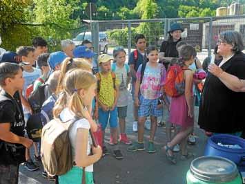 Gemeindenachrichten Grafenau Nummer 30 Donnerstag 28. Juli 2016 5 Schulnachrichten Grundschule Dätzingen Danach durften wir uns Kartons auswählen und sie schwarz bemalen.