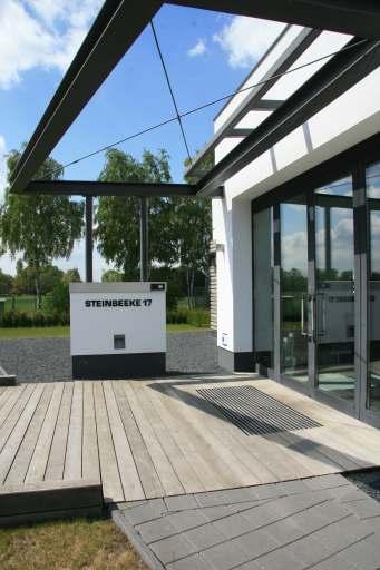 Moderne Architektur mit Thermoholz, progoodwood-buche,