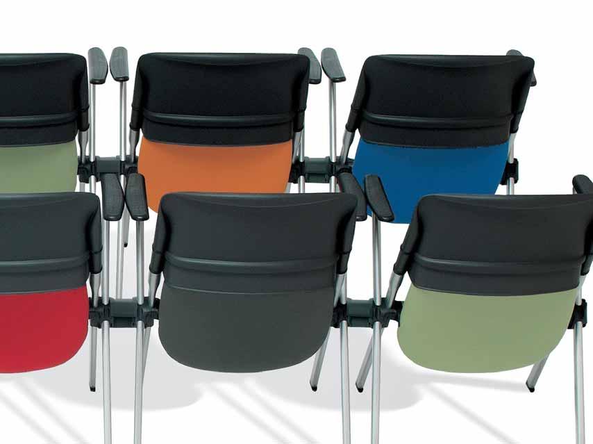 Design Giancarlo Piretti 01.02 18mila è una linea di sedie leggere e versatili, impilabili e attrezzabili.