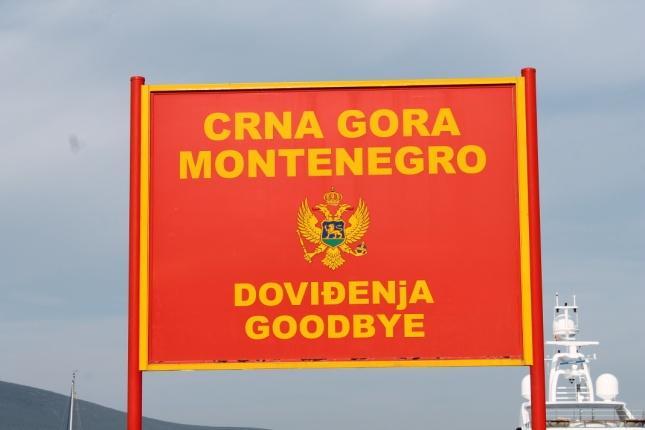 Donnerstag, 04. Juli Den.. (Chef der Coastguard in Athen-Alimos) konnte diese montenegrinischen Polizisten geistig zwar nicht mehr unterbieten.
