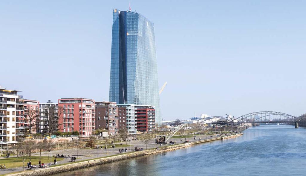 top.story 23 Das neue EZB-Gebäude im Frankfurter Ostend Viele Experten halten es gar für sehr wahrscheinlich, dass weitere quantitative Lockerungsmaßnahmen auch den Kauf von Unternehmens- und