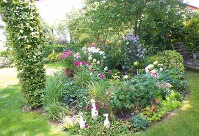 Gärten im Landkreis Landsberg am Lech a Geborgen Wer Ruhe und Frieden sucht, geht in den über sechzig Jahre alten Garten von Frau Wendt, die sich, wann immer es geht, mehr im Garten als im Haus