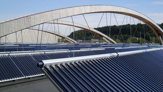 Dezentral in städtische Fernwärmesysteme eingebundene solarthermische Großanlagen Beispiele Wels und Graz