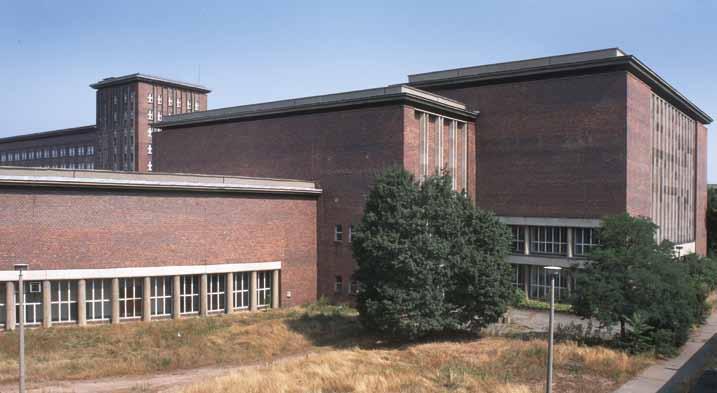 Kabelwerk Oberspree errichten, in dem bis 1992 produziert wurde. Ein Teil der Industriegebäude wird seit 2006 von der Hochschule für Technik und Wirtschaft (HTW Berlin) genutzt.