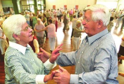 Wangerooge Tanzfreizeit für Senioren Herzlich willkommen zu einer Tanzfreizeit der besonderen Art in einem der ältesten deutschen Seebäder.