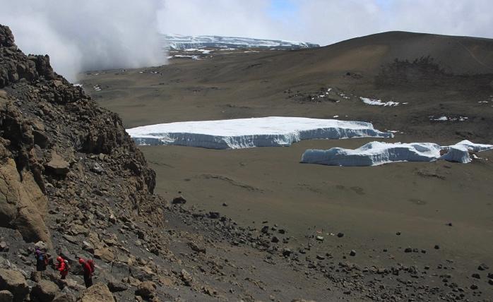 Kilimandscharo Routenwahl: Aufgrund der Verhältnisse am Berg, Zustand der Gruppe oder Regulation des Nationalparks (aufgrund eines Unfalls war der Anstieg 2006 bis 2009 gesperrt) kann es sein, dass