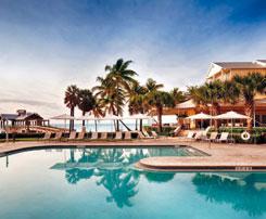 Die bezaubernde Inselkette der Florida Keys bietet jede Menge karibisches Flair, üppige Natur, paradiesische Schnorchel- und Tauchreviere und traumhafte Sonnenuntergänge am Mallory Square in Key West.