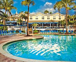 KEYS FLORIDA USA 229 KEY WEST ISLAMORADA Sheraton Suites Key West Postcard Inn Islamorada Traditional Suite King Classic 2 Queens LAGE Über die Straße zum Sandstrand Smathers Beach, ca.