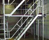 4.01.7 Podesttreppe Einläufig am Fassadengerüst Bequemer Gerüstaufstieg und Materialtransport mit Alu-Treppen und Geländern.