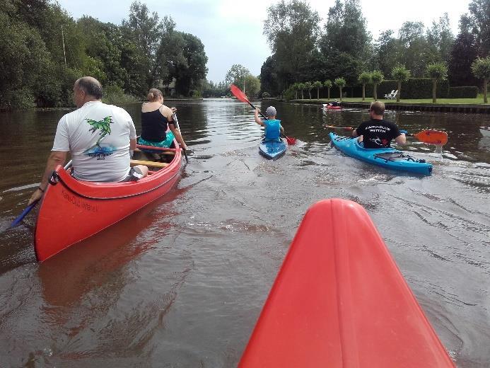 Seite 3 von 7 Familienfahrt des KCW nach Blokzijl im Nationalpark Werribben Das Pfingstwochenende nutzten elf Kinder und dreizehn Erwachsene des Kanu-Club Witten e.v. für eine Familienfahrt nach Blokzijl in Holland.