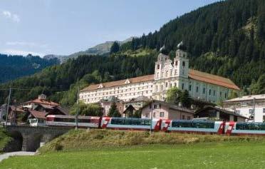 Der 2 033 Meter hohe Pass ist der höchste Punkt auf der Fahrt mit dem Glacier Express. Er verbindet die beiden Ortschaften Disentis /Mustér in Graubünden mit Andermatt im Kanton Uri.