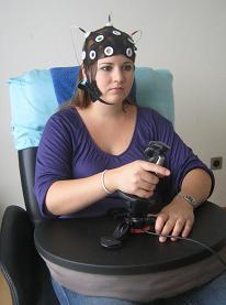 ) ausser der Steuerung (Joystick) mit dem EEG verkoppelt sind.