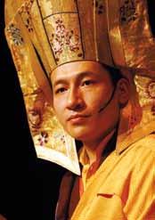 Karmapa Trinley Thaye Dorje (geb. 1983) das spirituelle Oberhaupt der Karma Kagyü Schule. Unser wichtigster westlicher Lehrer, Lama Ole Nydahl, hat in den letzten 40 Jahren im Auftrag des 16.