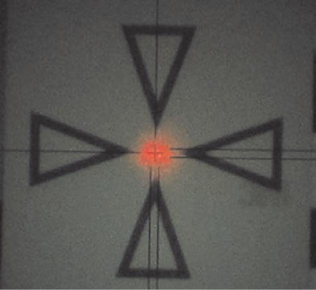 14.2 Überprüfung Laserpunkt zum Fadenkreuz Zur Überprüfung der Ausrichtung des Laser-Punktes zum Fadenkreuz sind folgende Schritte durchzuführen: 1.