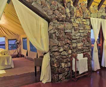 die Epacha Game Lodge. In beiden Lodges steht neben dem Safarierlebnis auch Ihr Wohlbefinden im Mittelpunkt. Im Spa-Bereich befindet sich eine Sauna und Jacuzzi.