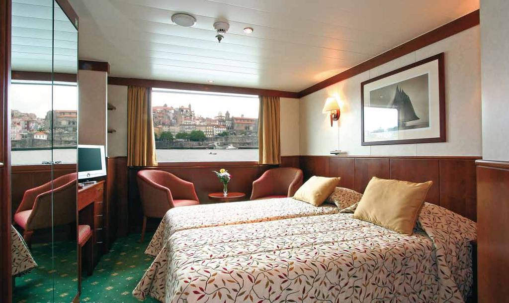 2-Bettkabine Hauptdeck MS Douro Queen**** + / MS Douro Cruiser**** + Die modernen Komfortklasse-Schiffe (Baujahr 2005) bieten auf 4 Passagierdecks max. 130 Gästen Platz.