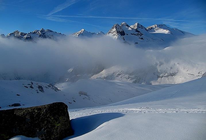 Die schönsten Skitouren zwischen Matrei am Brenner/Nordtirol und Sterzing/Südtirol Das Skitourenjuwel Nordtiroler Wipptal und das grenznahe Südtirol bieten ein schier unerschöpfliches Skitouren