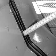 21), Stange aushängen und die Wippe nach vorne klappen (Abb. 22). Achtung: Für Sägeblatt-Ø 600 mm zweite Öffnung für Splint (am Ende der Wippeneinstellstange) verwenden.