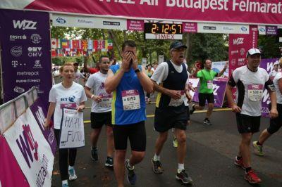 NiersRunner unterwegs in Europa: Fritz schreibt über seine Erlebnisse in Budapest: hier ist mein Wohlfühlbericht vom Halbmarathon in Budapest: Temperatur: 42 C; Feuchtigkeit: 100%; Kleidung: Badehose!