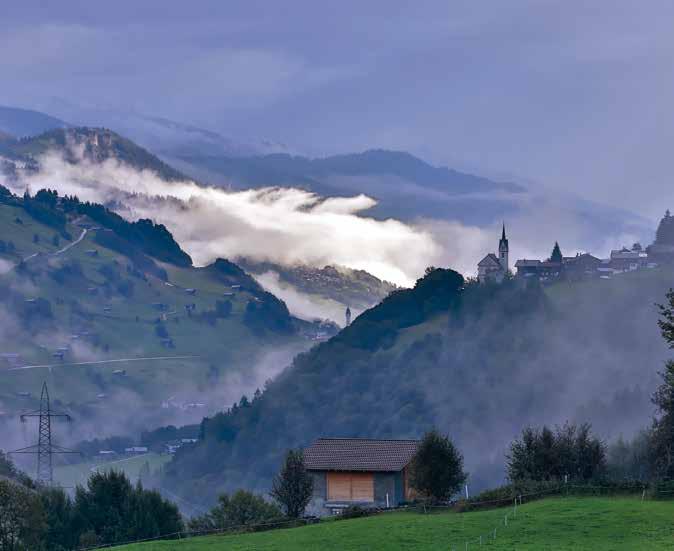 BERGSENN AG Umgeben von der wunderschönen Bergwelt im Bündner Oberland produzieren die Mitarbeiter der Bergsenn AG mit viel Freude und Sorgfalt ihre konventionellen und BIO-Bündner