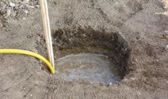 Versickerung muss der Untergrund dauerhaft in der Lage sein, das gereinigte Abwasser aufzunehmen. Der sogenannte k f -Wert beschreibt die Wasserdurchlässigkeit des Bodens.