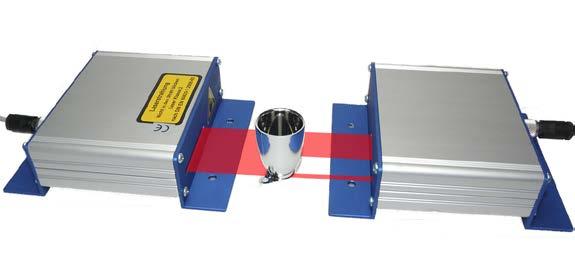 SYSTEMBESCHREIBUNG Die Flächen-Laserlichtschranke LT-FLLS-2 sendet ein Laserband mit 35 mm Breite und 2 mm Dicke. Die maximale Entfernung zwischen Sender und Empfänger kann bis zu 6000 mm betragen.