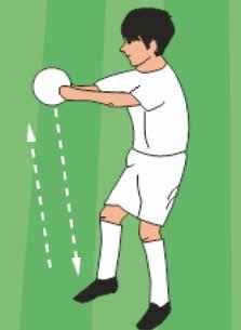 Ballannahme und Mitnahme mit der Sohle: Wird häufig angewendet, wenn der Gegenspieler im Rücken ist und man den Ball abschirmen will.