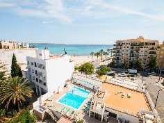 50 m Altstadt von Palma 30 Minuten mit dem Linienbus Flughafen Palma de Mallorca 2 km Hotelkette: Amic Hotels, 69 Hotelzimmer