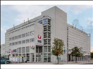 Rechnungsjahr 2016/17 Der Bauteil in der Brünner Straße 219 besteht aus 35 Wohneinheiten, vier Geschäftsbereichen im Erdgeschoss, einem Ärztezentrum sowie einer Volkshochschule.