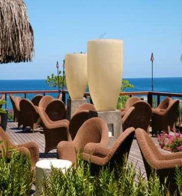 Das ruhig gelegene stilvolle Hotel liegt eingebettet in eine tropische Gartenanlage mit Schwimmbad an einer natürlichen Bucht (Matavai Bay) mit schwarzem Lava Sandstrand.