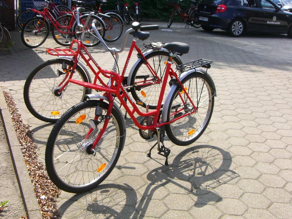 Handlungsfeld Betriebliche Radverkehrsförderung Fahrradparken Lage, Menge und Qualität des Angebotes Zugangsmöglichkeit Betriebsgelände Fahren auf Betriebsgelände