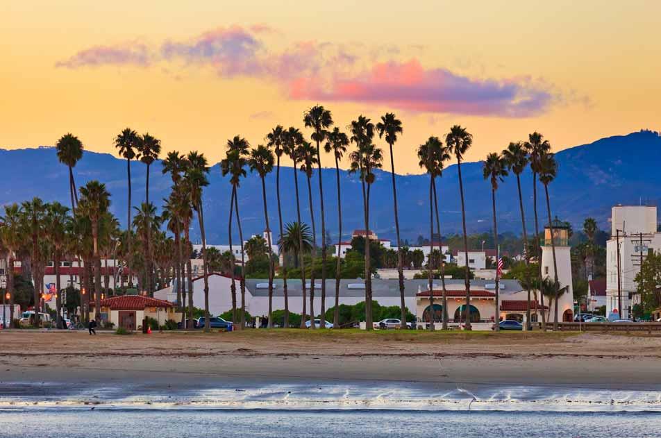 A 50 PLUS Englisch 67 Santa Barbara ELC English Language Center Der sonnige Küstenort ist eines der schönsten Sprachreiseziele Kaliforniens und bietet nebst wunderschönen Palmenstränden auch